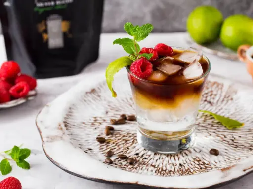 Orzeźwiający tonic espresso z malinami i miętą. Idealny przepis na lato!