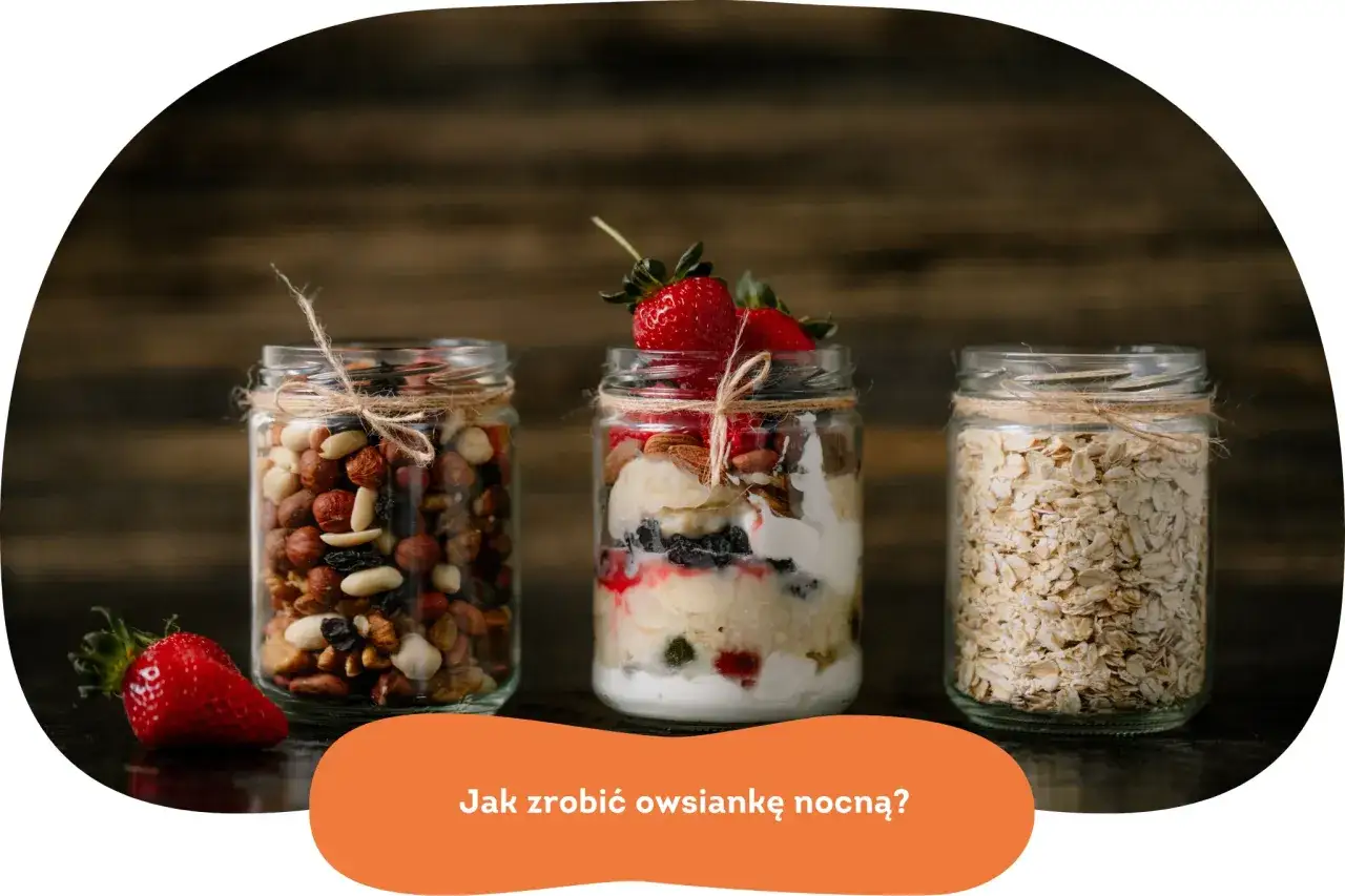 Słoiki z owsianką nocną, bakaliami i owocami. Prosty przepis na pyszne śniadanie.